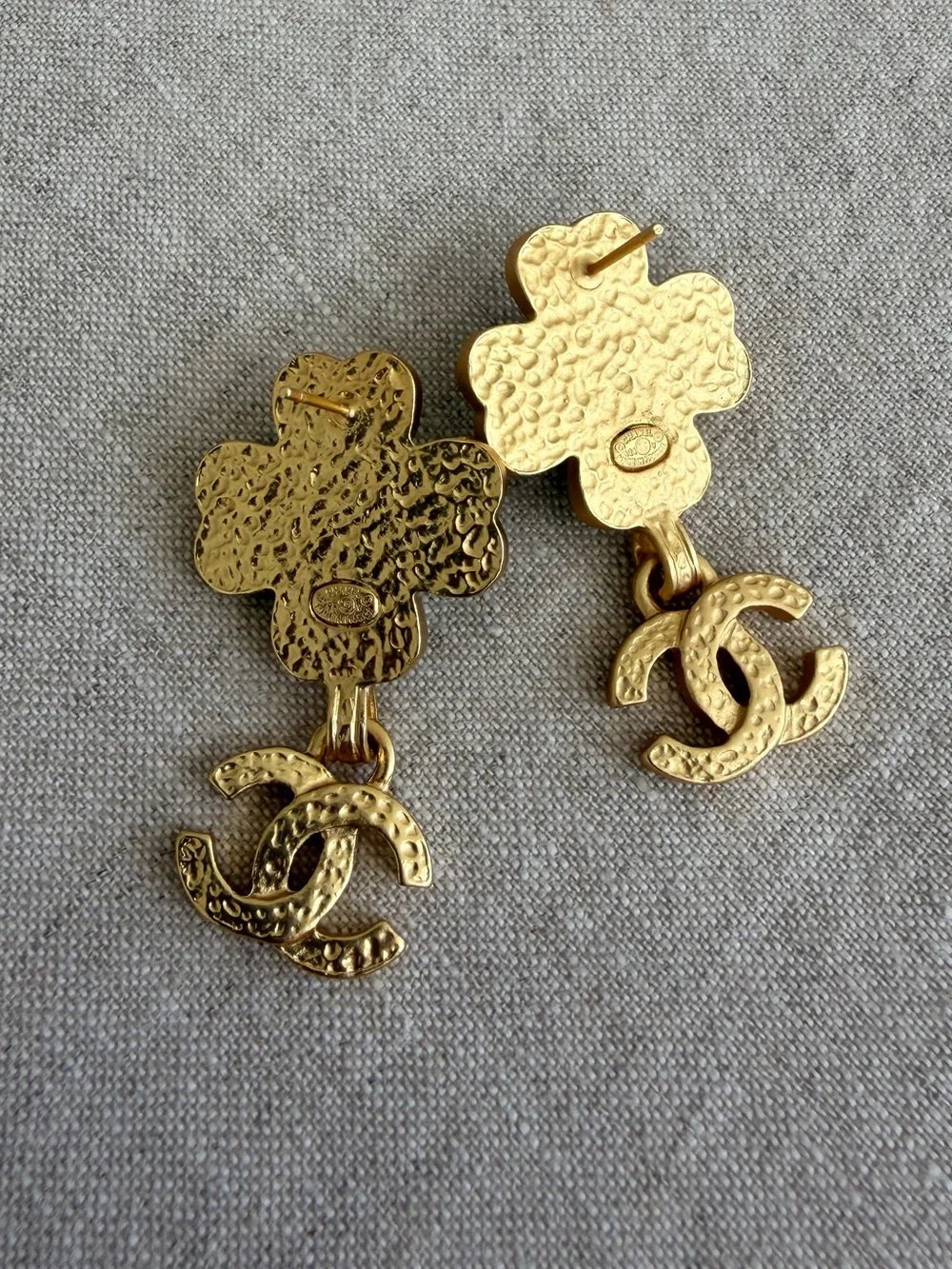 💚CHANEL Gold-Tone Drop Earrings with Green Cloisonné Flowers ☘️